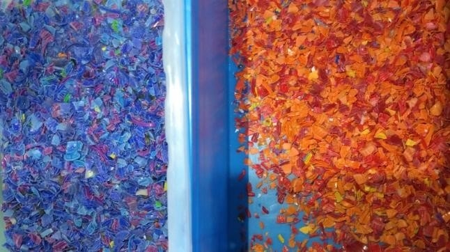 ペットPPポリ塩化ビニールのHDPEのPEプラスチック色の選別機機械5シュート320のチャネル